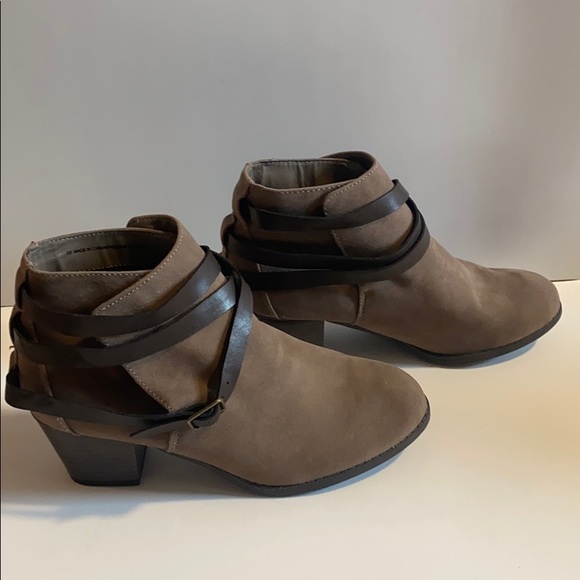 ✨BRAND NEW✨MOSSIMO TAN FAUX SUEDE BOOTIES FESTIVAL LOOK - Picture 2 of 11